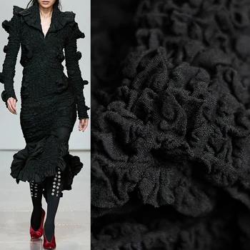 Crvena Malina elastične nabora iz crne mjehurića tkanine, odjeća Materijal za šivanje odjeće Besplatna dostava