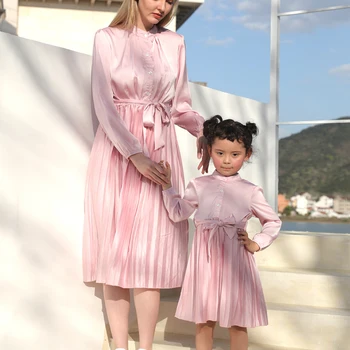 Večernje haljine s dugim rukavima za mame i kćeri, proljeće odijelo Family Look 2024, obiteljsko haljina za djevojčice